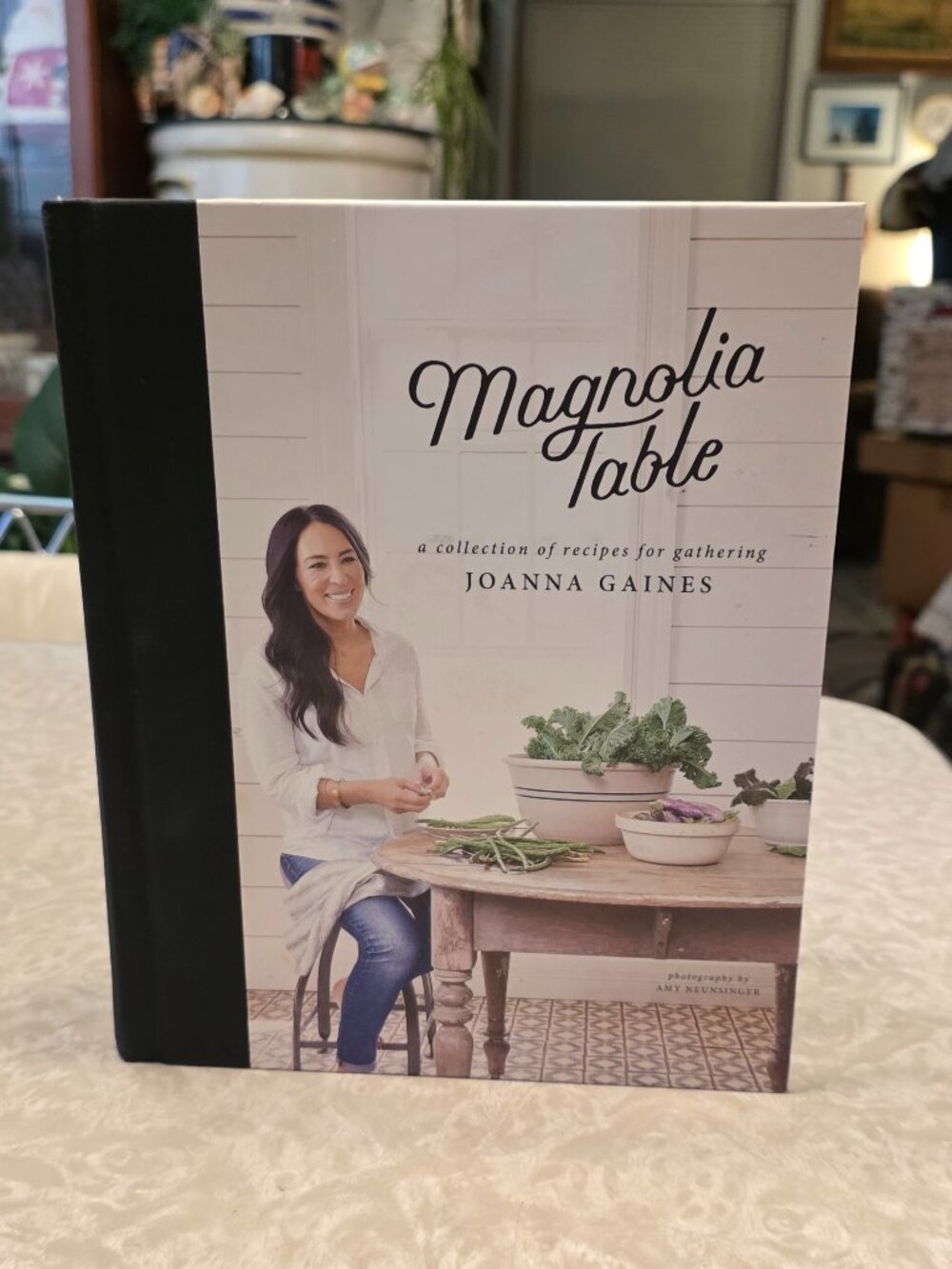 Magnolia Table Recipes for Gatherings Joanna Gaines 2017 Hard Cover 1st Edition